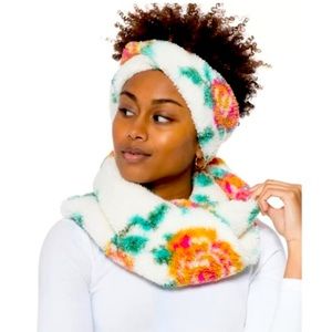 NWT Twisted Floral
Print Sherpa Cowl Faux Fur Scarf